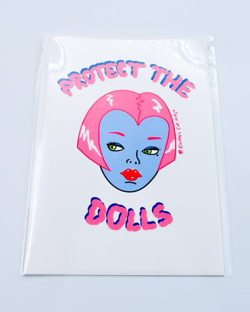 protect the dolls small print by electric cat